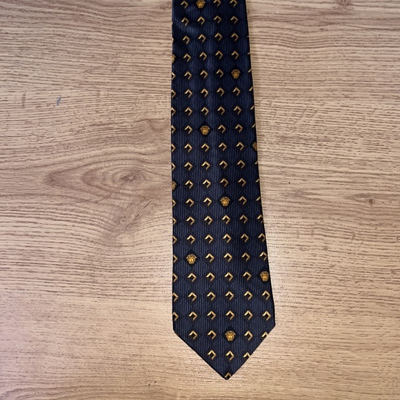 Versace tie - Picture 2 of 4